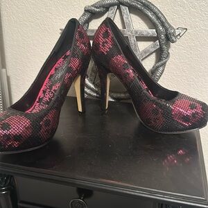 Hot pink Skull stiletto pumps